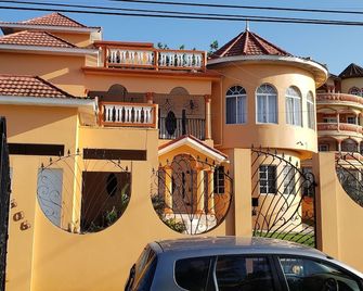 Penthouse View And Flats Vacation Home (#1) - Bahía Montego - Edificio