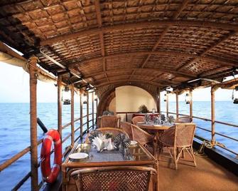 Cocobay Resort Kumarakom - Kottayam - Balcón