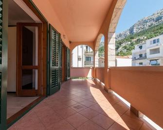 Ruze - 200 m From sea - A1 - Brela - Balkon