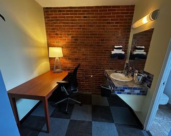 Travelers Inn By OYO Longview Kelso - Longview - Slaapkamer
