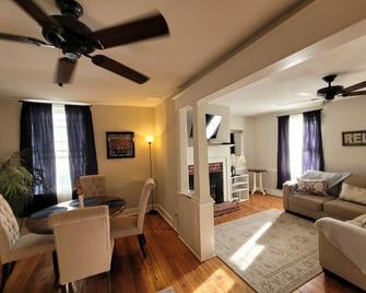 In The Heart Of Antietam - Sharpsburg - Living room