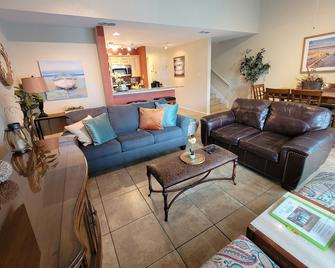 2 Story, 3 Bedroom Townhouse with a Boat Slip - Chapman Ranch - Living room
