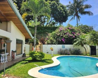 Casa Colibrí - Tranquil Retreat Surrounded by Nature - Atenas - Piscina