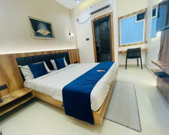 Hotel The Golden Tree - Damoh - Bedroom