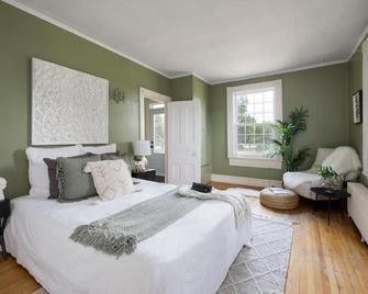 Waterfront Spacious 4-bedroom house with WiFi and AC in gorgeous Pointe-Claire - Pointe-Claire - Bedroom