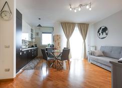 Nuvola Apartment Fiumicino - Fiumicino - Dining room