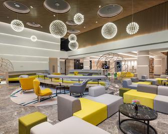 Holiday Inn Shanghai Dishui Lake By IHG - Shanghai - Lounge