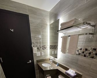 Hotel 369 Brooklyn - Brooklyn - Bathroom