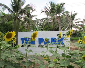 The Park Drive-Thru Check-In Resort - Pathum Thani - Outdoors view
