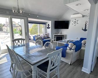 Close to the Bay and Beach! 5 BDR in the heart of Barnegat Light - Barnegat Light - Dining room