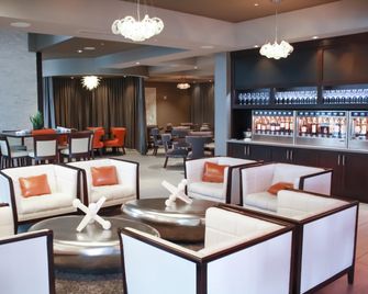 Holiday Inn & Suites Davenport By IHG - Davenport - Bar