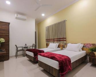 Hotel The Samrat - Pune - Bedroom