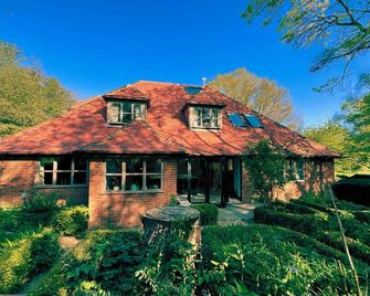 Tollgate Farm Kent 9 Bedroom retreat sleeps 25 - Cranbrook