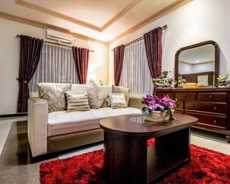 Zamzam Hotel and Convention Batu Powered By Archipelago - Malang - Living room