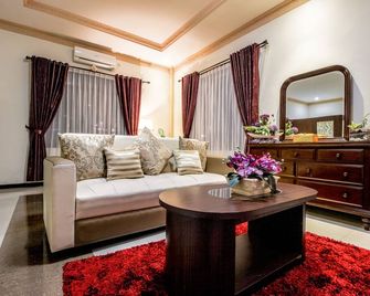 Zamzam Hotel and Convention Batu Powered By Archipelago - מאלאנג - סלון