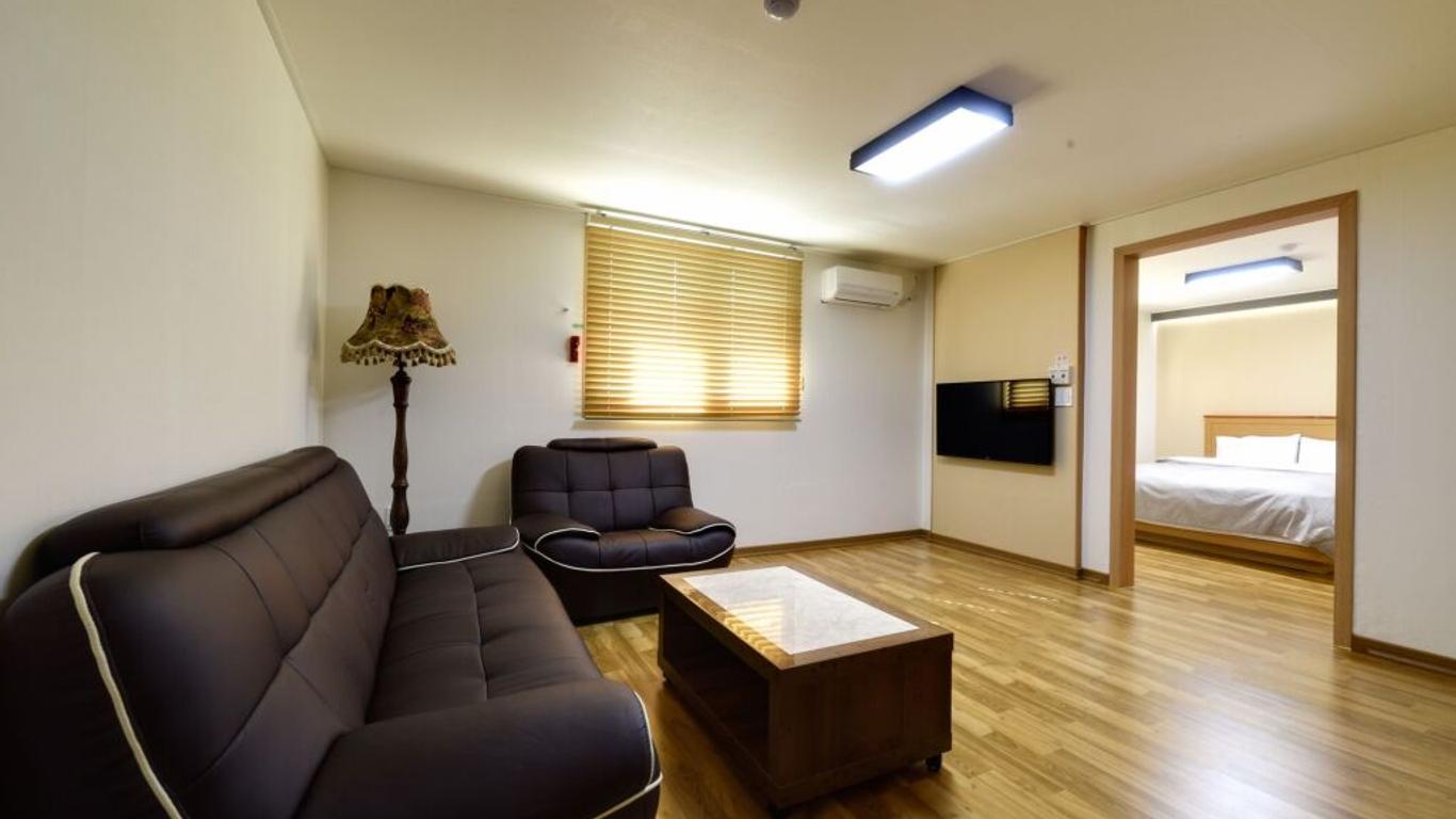 Gyeongpodae The Hotel Business