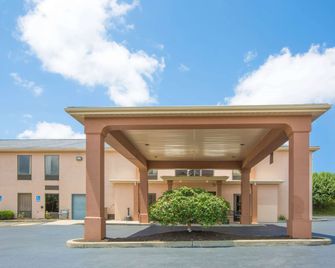 هاورد جونسون باي ويندام بيكلي - بيكلي - مبنى