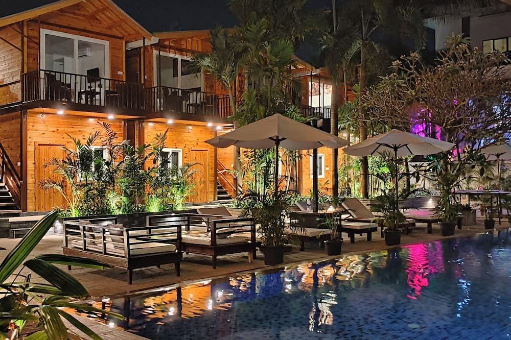 Sinq Party Hotel - No Male Stags Allowed - קנדולים - בריכה