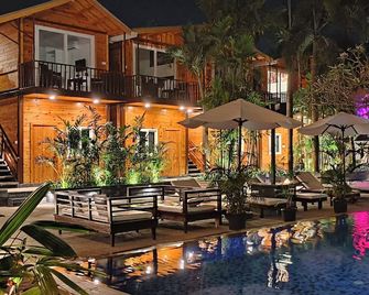 Sinq Party Hotel - No Male Stags Allowed - Candolim - Pool