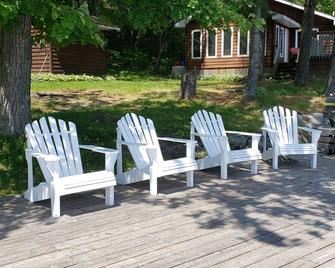 3 Bedroom Cottage Retreat - Boat Access Only - Port Loring - Patio