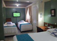 Hotel Tazumal House - San Salvador - Bedroom
