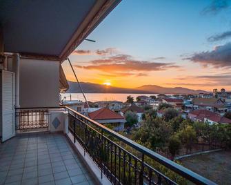 Pleasant And Enjoyable Stay - Palairos - Balcony