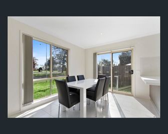 Motel24Seven and Apartments - Sale - Essbereich