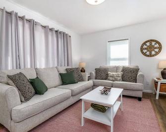 Annies on Adair - NO Step Entry - Dubuque - Living room