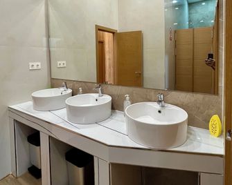 Velvet Hostel - Madrid - Baño