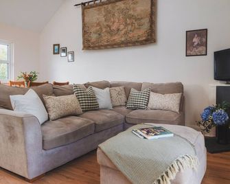 The Milking Parlour Self Catering first floor 3 Bedroom Apartment. - Ashford - Sala de estar