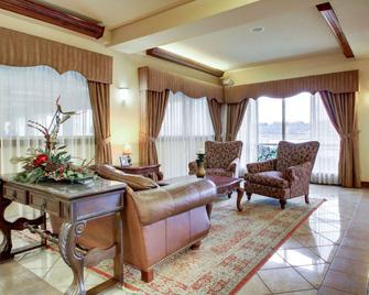 Clarion Suites Vidalia - Vidalia - Living room