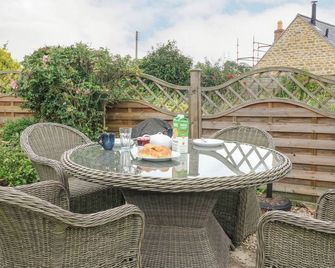 Honeysuckle Cottage - Banbury - Patio