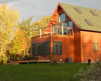 Breathtaking New Premier Lake Champlain Waterfront Escape! - Vergennes - Edificio