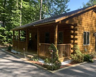 Couples Getaway Log Cabin in the White Mountains - Intervale - Gebouw