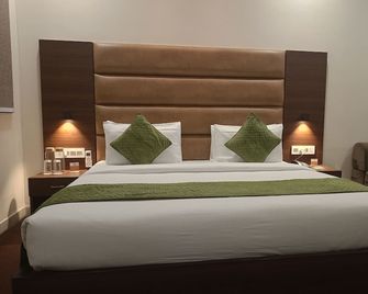 Five Elements Hotel Haridwar - Харідвар - Спальня
