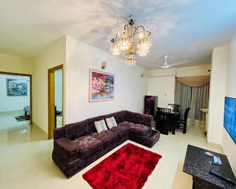 Luxury Suites In The Heart Of Chittagong - Chittagong - Living room