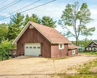 French River family friendly, boat friendly, close to ammenties cottage - French River - Building