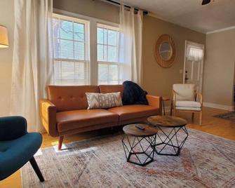 West Point Bungalow - Pet Friendly! - West Point - Living room