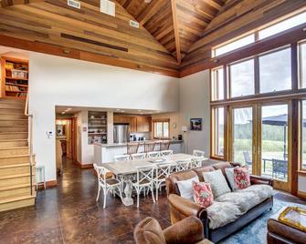 Luxury Berkshires Retreat - Family Compound! - 2 Separate But Attached Homes! - Richmond