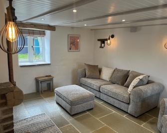 Blacksmiths Cottages - Filey - Living room