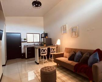 Charming 2-bedroom apartment in gorgeous Ciudad Quesada with WiFi, AC - Quesada