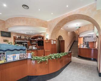 Hotel Italia - Trieste - Front desk