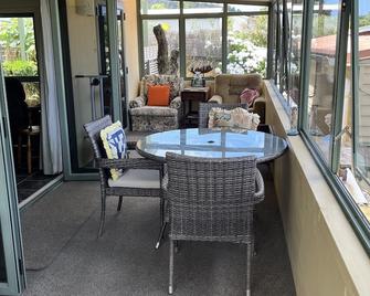 A centrally located large family home in Tairua - Tairua - Balkon