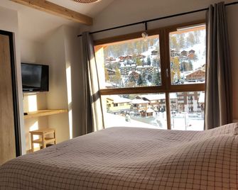 Large Duplex With Fireplace, Ideal Family-Center Station, Skis With The Feet ) - Allos - Chambre