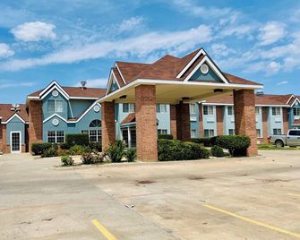 Longhorn Inn and Suites - Amarillo - Building