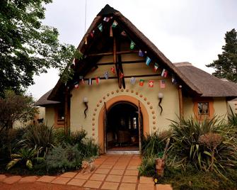 African Silhouette Guesthouse - Benoni