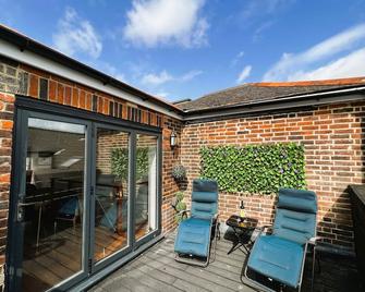 Cross Street Apartment - Ryde - Balcony