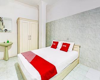 OYO 3741 Mutiara Syariah 1 - Mataram - Ložnice