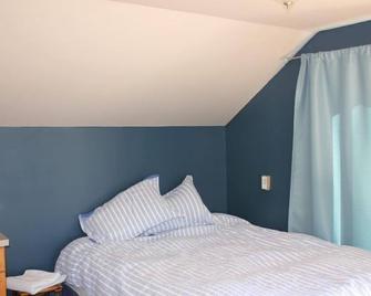A Studio with a View above lake and Centennial Trail--Dock Access Included - Coeur d'Alene - Bedroom