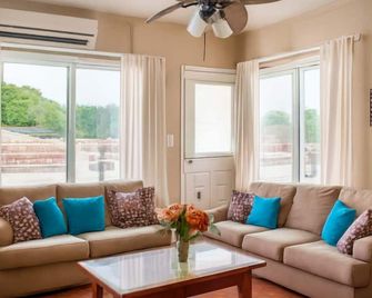 Beachfront 2BR Condo in Playa I Steps to 5th Ave! - Playa del Carmen - Living room